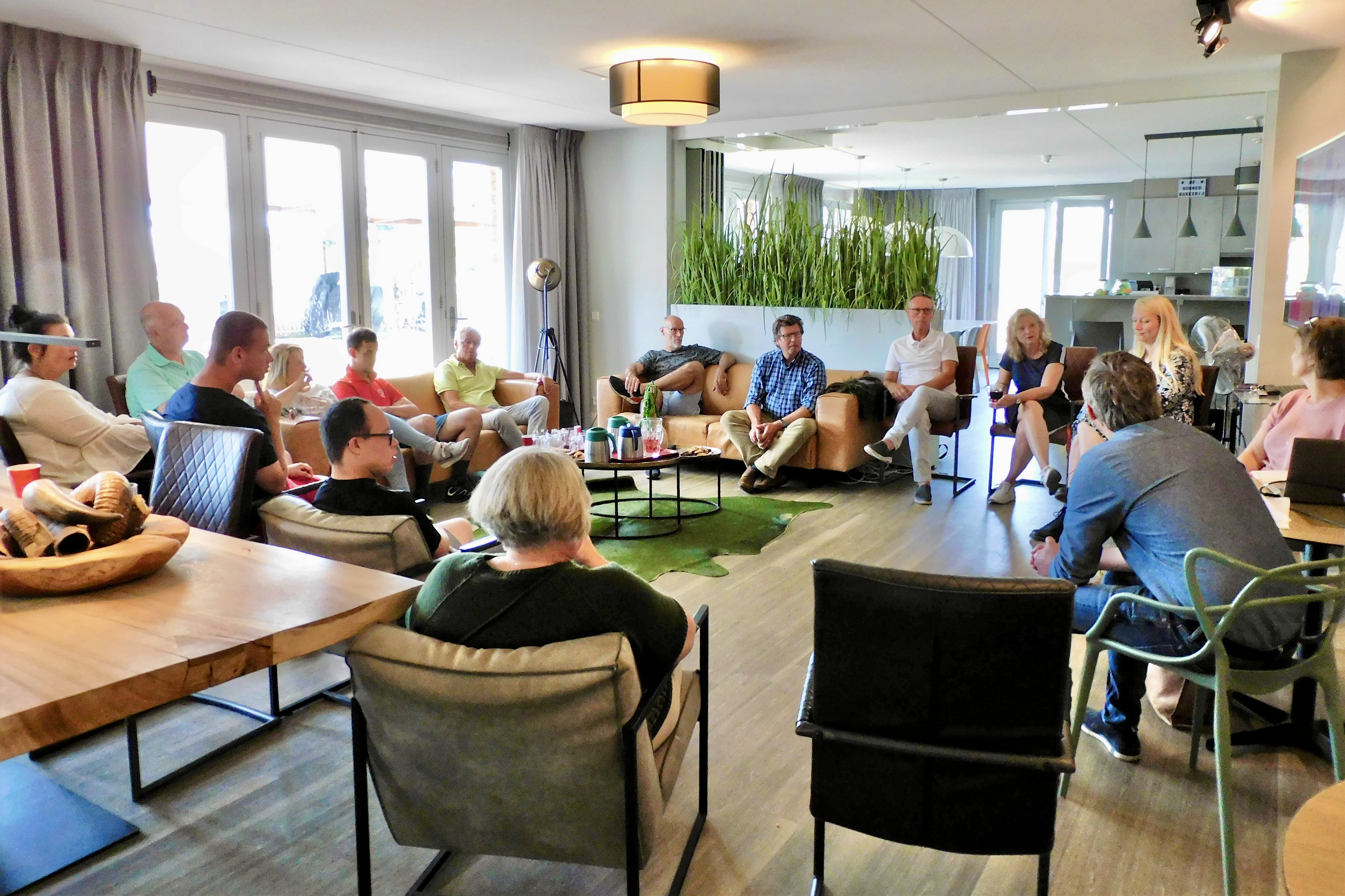 De deelnemers aan de bijeenkomst