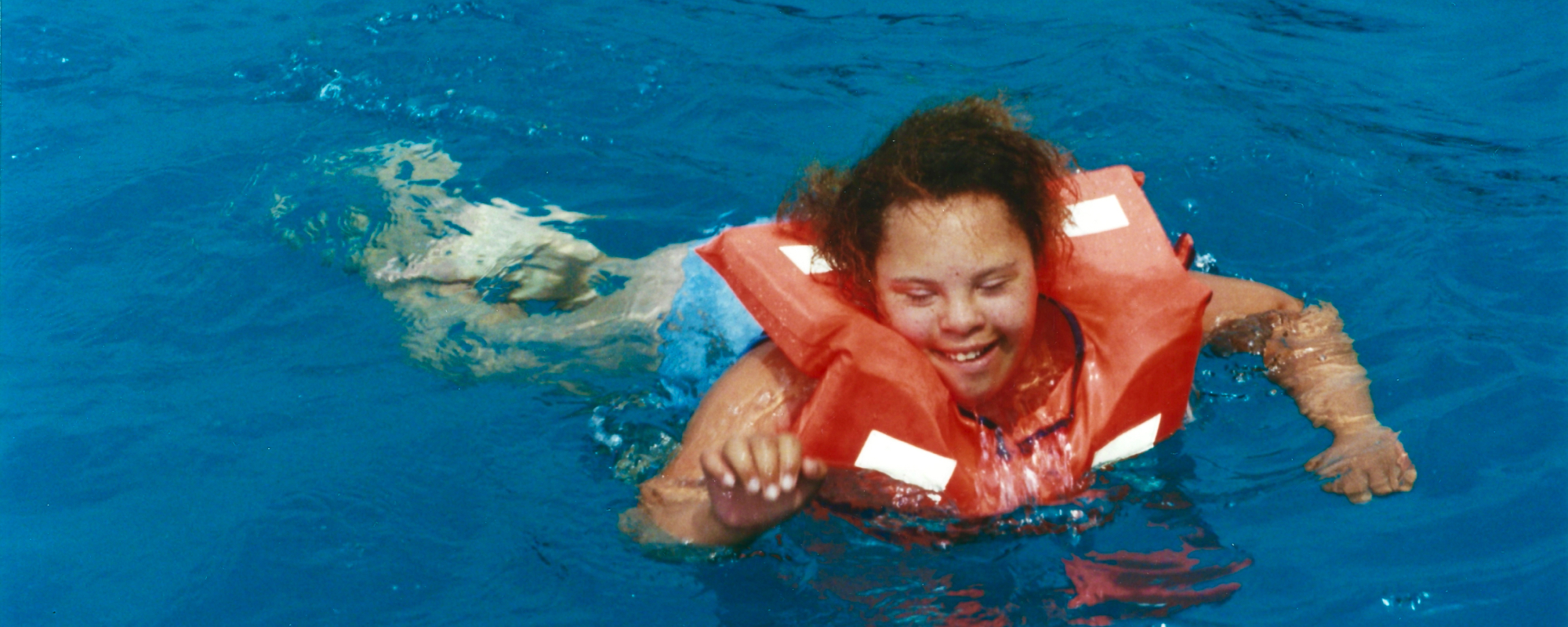 Ariana aan het zwemmen