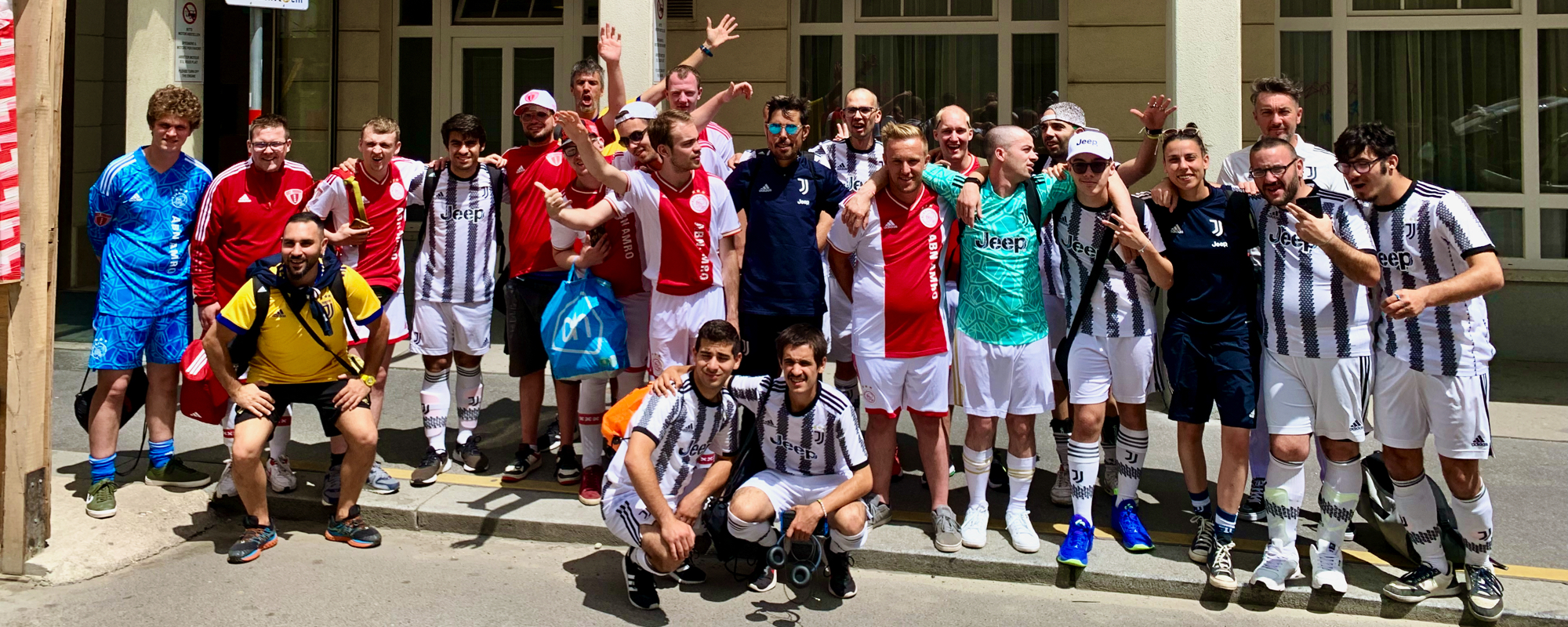 Foto met Sander en zijn Ajax-team samen met Juventus