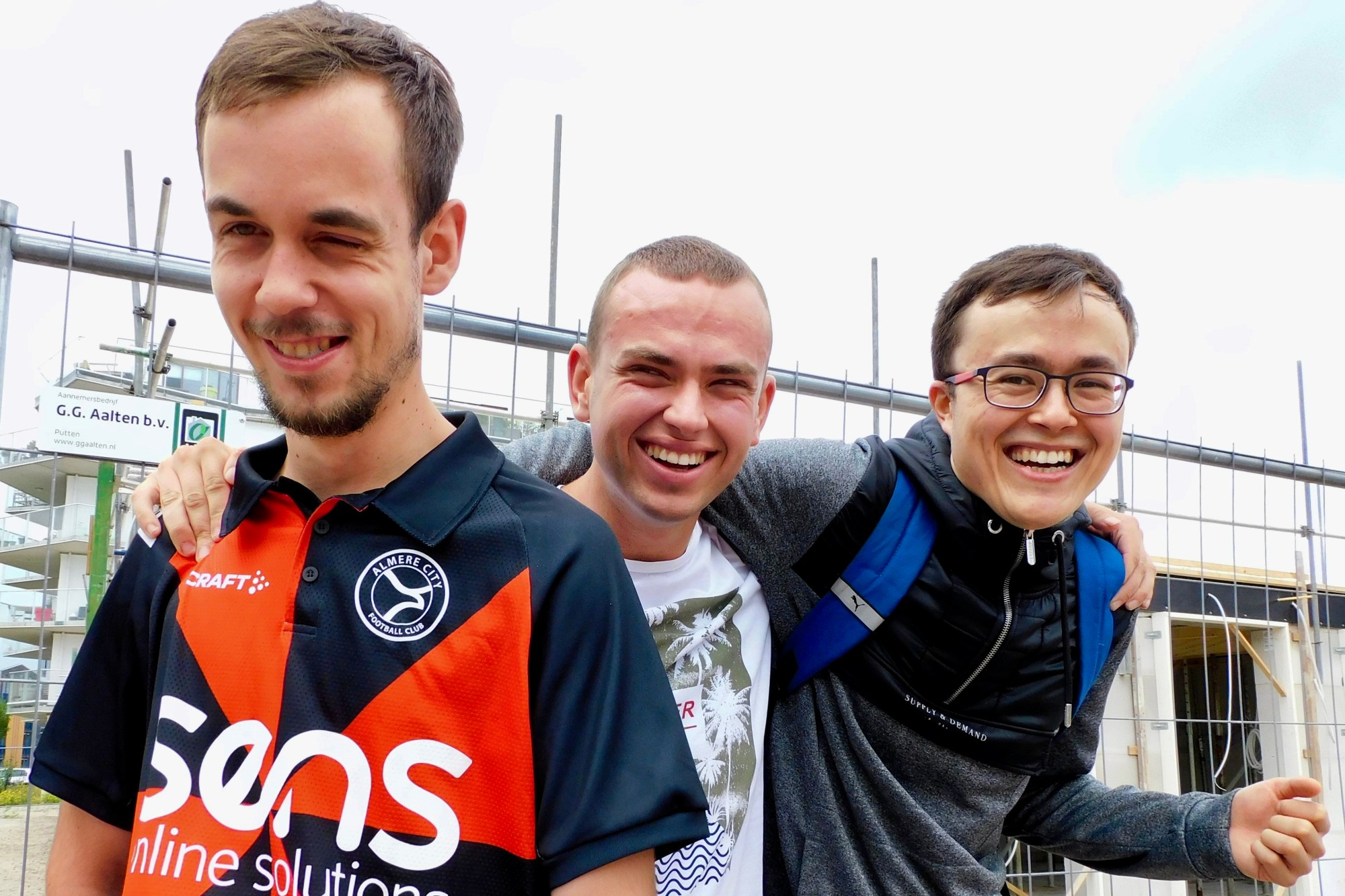 Sander, Marc en Kevin bij de start bij het Homerushuis