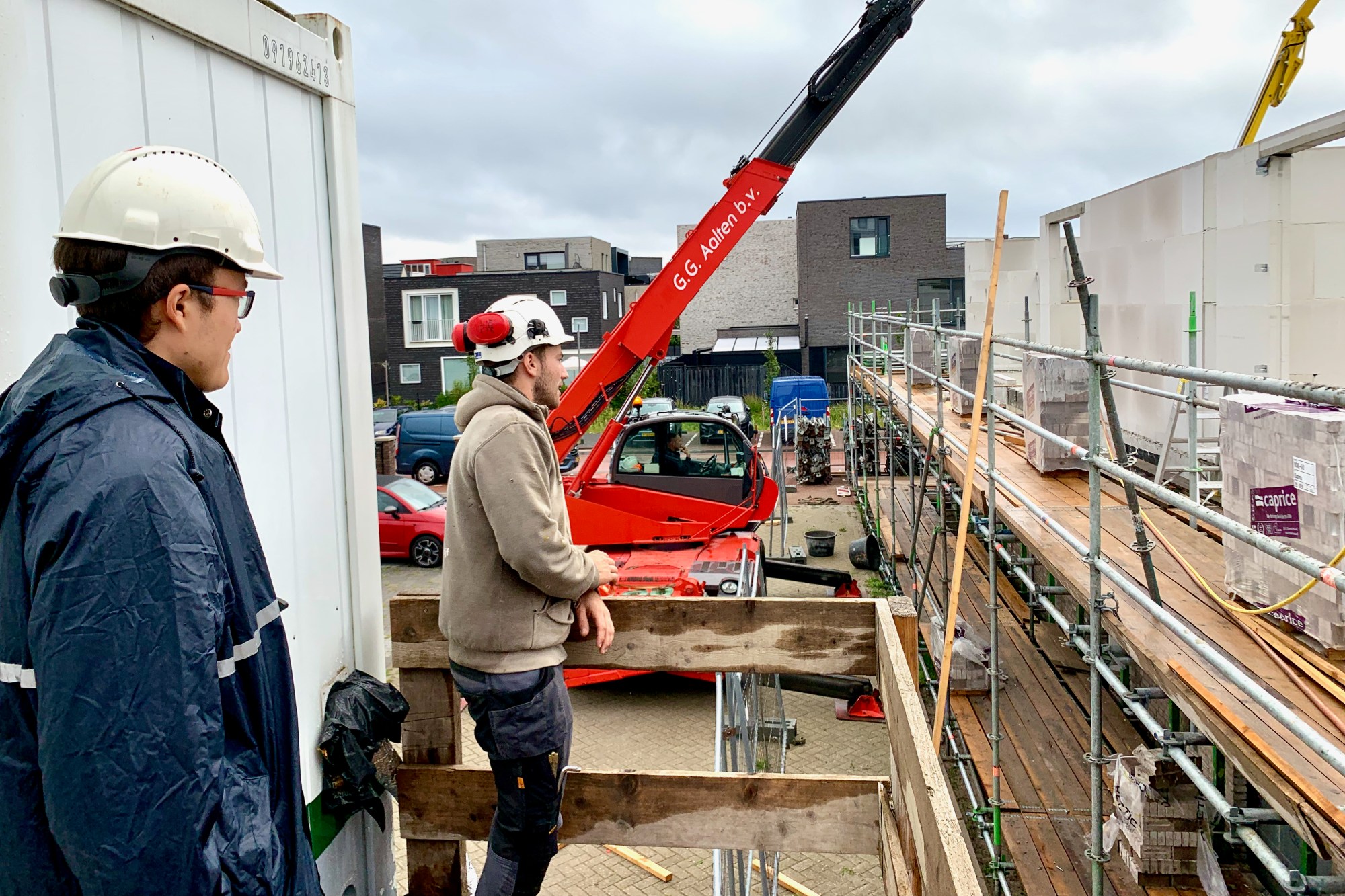 Patrick en Kevin op de bouwplaats